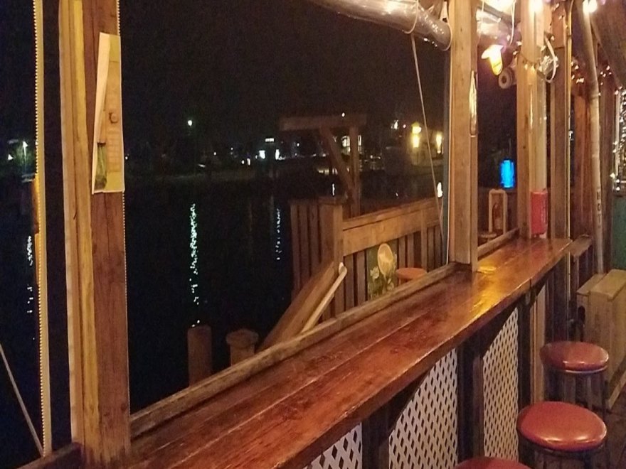 Harborside Bar & Grill